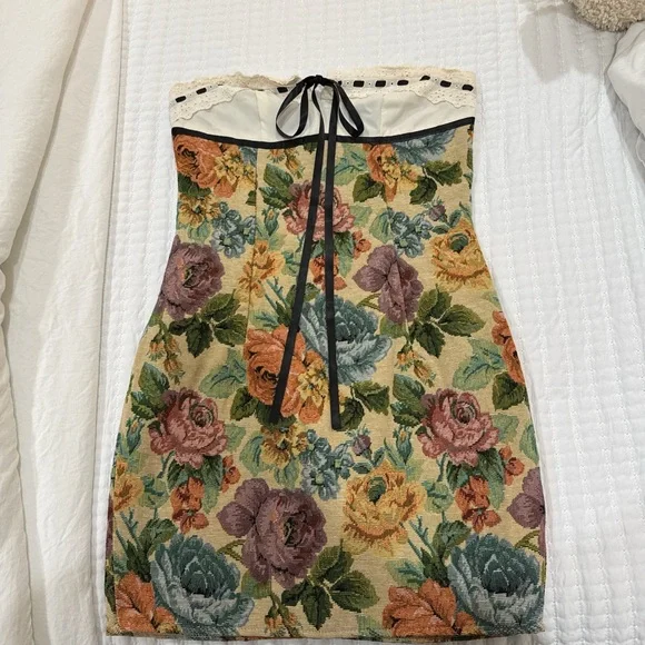 PrettyLittleThing Floral Tapestry Mini Dress - Multicolor - Picture 1 of 3